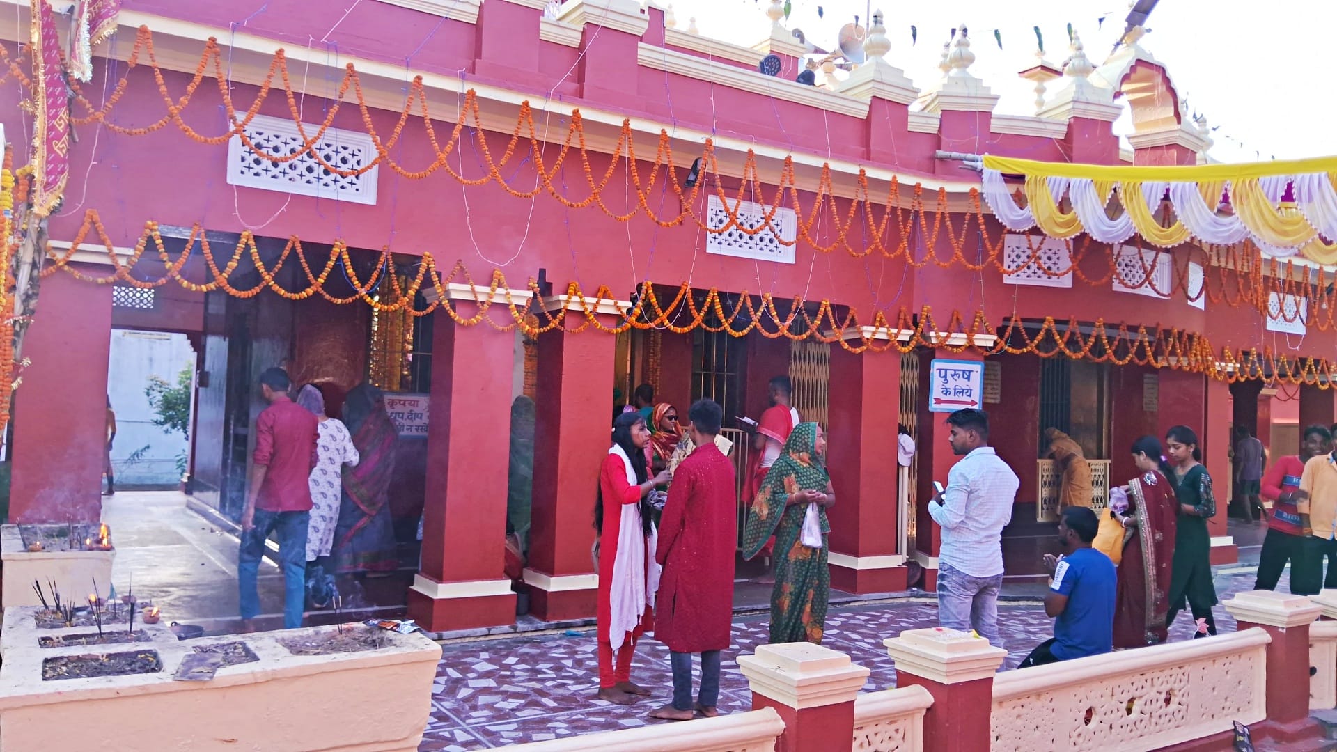 Navratri 2024: On second day of Navratri in Muzaffarpur, crowd of devotees gathered to visit goddess