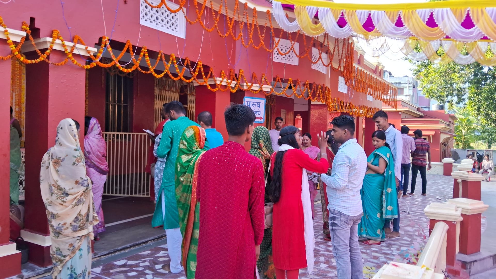 Navratri 2024: On second day of Navratri in Muzaffarpur, crowd of devotees gathered to visit goddess