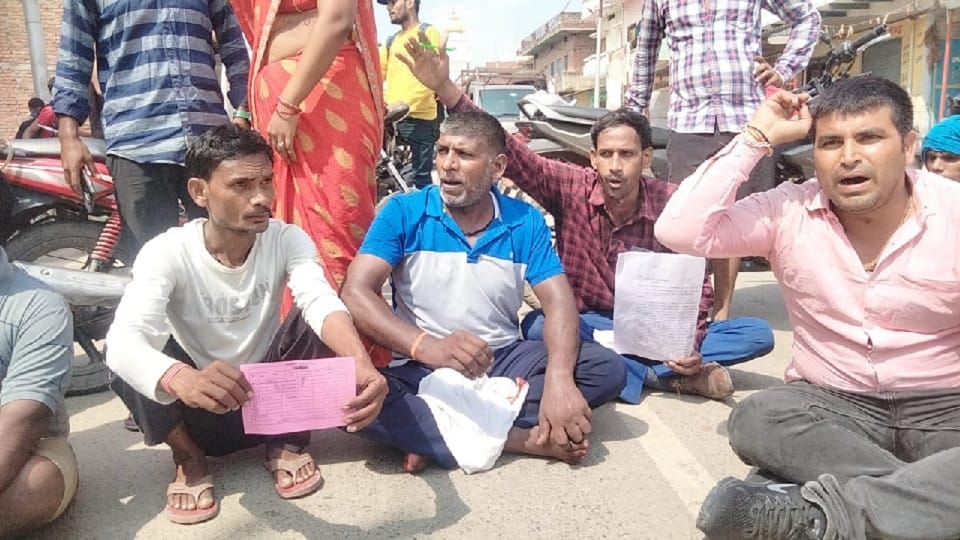 Parents protest outside private school, allege fee hike, demand intervention from District Magistrate