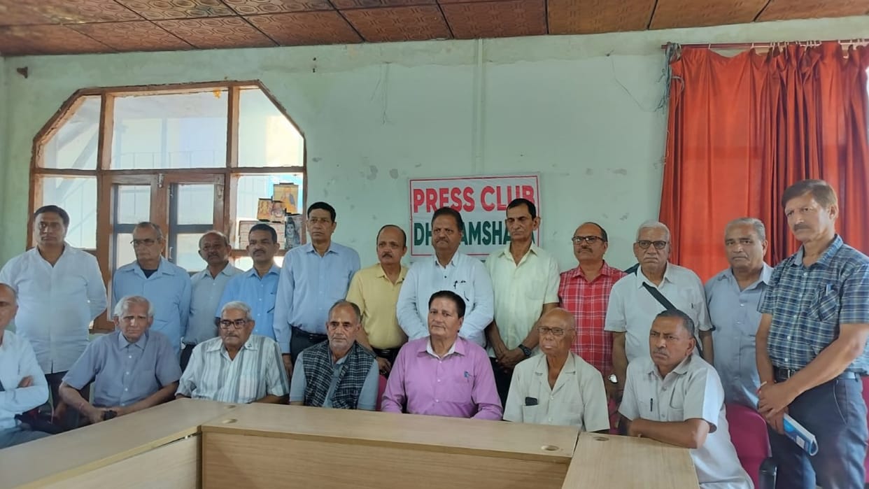 Pensioners said- If pension is not received on the 1st day, then we will surround the ministers and MLAs, will