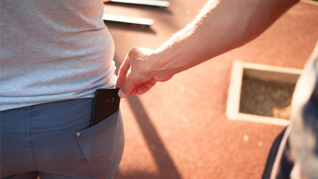How to Protect from Pickpockets Target in Buses and Trains Check These 4 Tips to Stay Safe