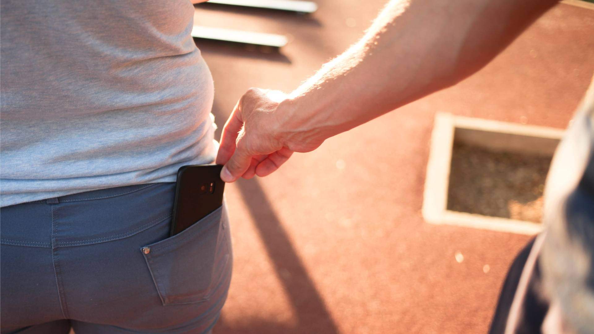 How to Protect from Pickpockets Target in Buses and Trains Check These 4 Tips to Stay Safe