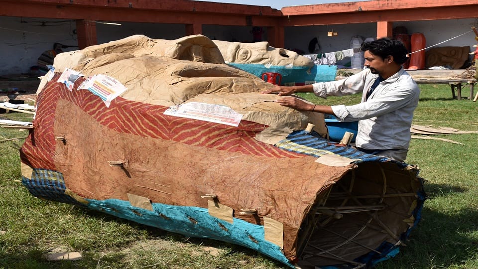 Making effigies of Ravana, Kumbhkaran, Meghnath in Aligarh