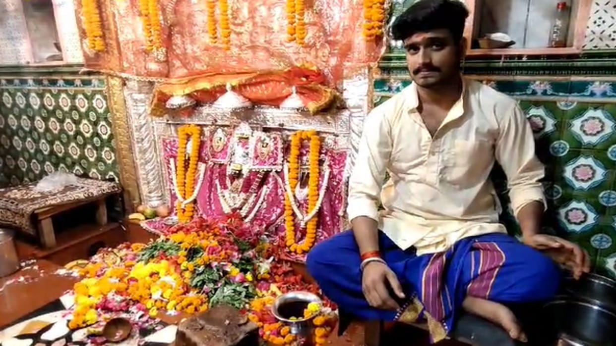 Goddess Sarvabhuteshu Lakshmi is an institution, devotees gathered in Shaktipeeths.
