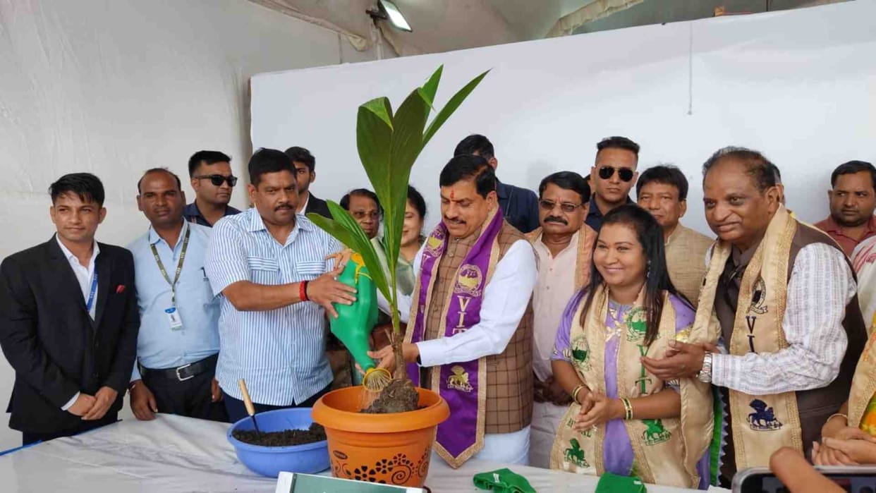 Sihor News: Chief Minister Mohan Yadav arrived at the convocation ceremony of VIT University