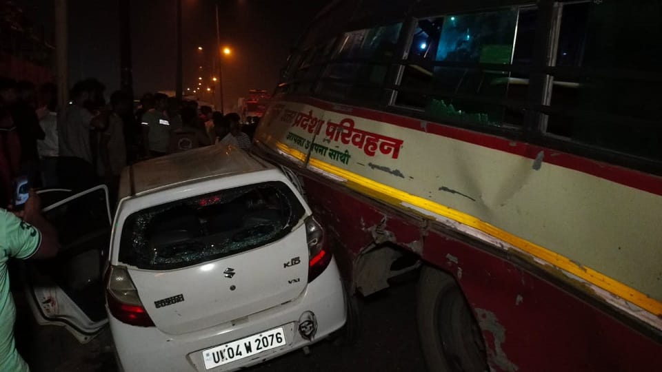 Muzaffarnagar: Truck collided with bus, 21 passengers injured, cylinder of CNC kit on bus leaked, highway jam