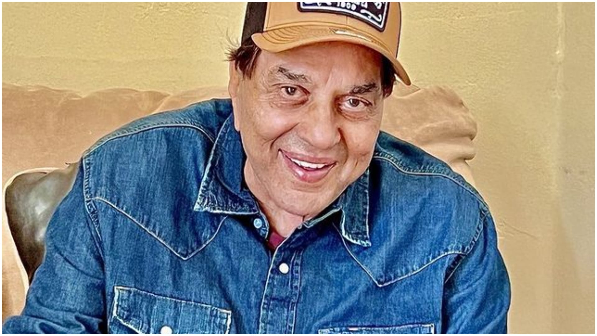 Dharmendra expressed his affection by sending Mithun Chakraborty congratulations for Dada Saheb Phalke Award