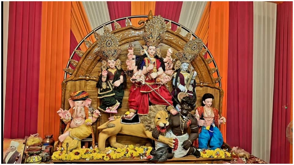Navratri 2024: 120 Year  Old Tradition Sagar's Famous Kandhe Wali Mata Durga Idol Preserves History