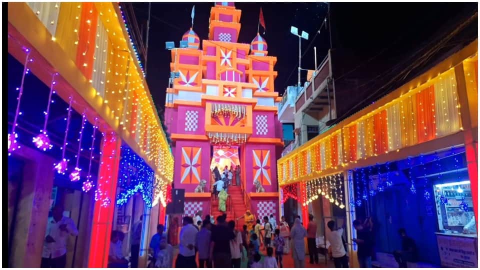 Navratri 2024: 120 Year  Old Tradition Sagar's Famous Kandhe Wali Mata Durga Idol Preserves History