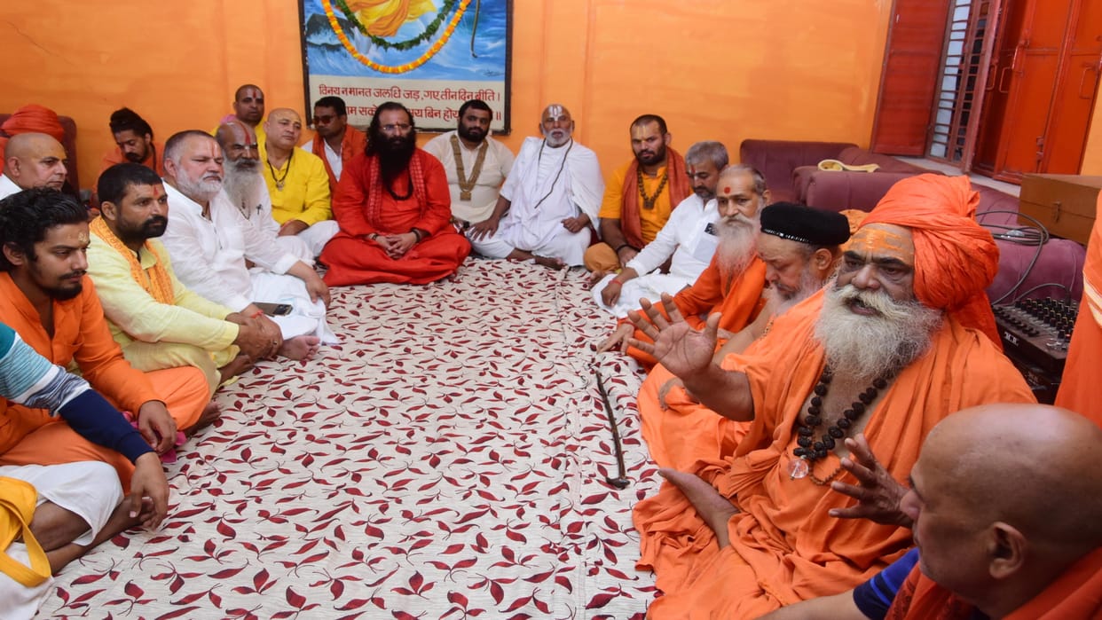 Akhara Parishad: Conflict over the post of President of Akhara Parishad, Ravindra of Mahanirvani