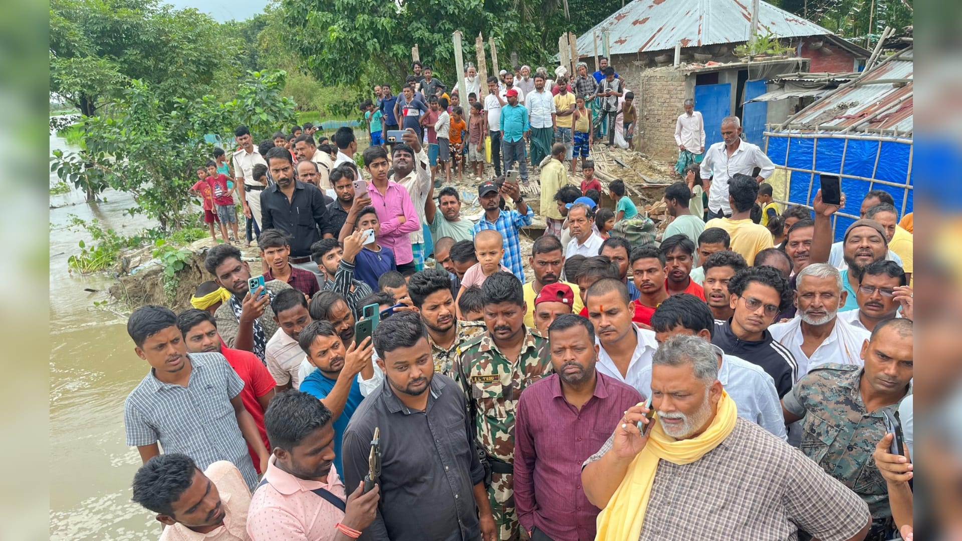 Bihar Flood: MP Pappu Yadav meet flood victims in Purnea, distributed dry ration, helped them financially