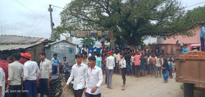 Bihar News: Students took teacher hostage, school also locked; Said- Form not filled despite illegal recovery