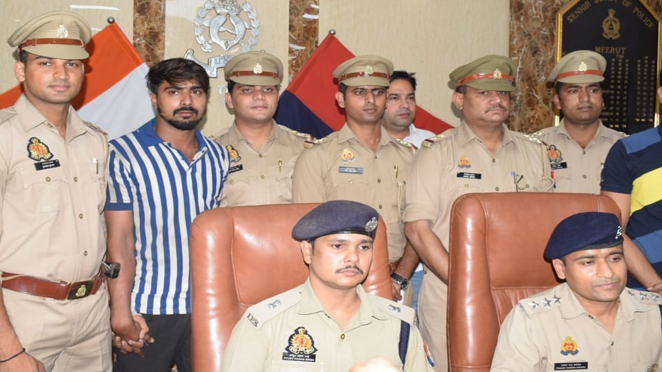 Meerut: Thieves caught in builder's house, jewelery worth Rs 50 lakh recovered, know why 34 minutes timer set
