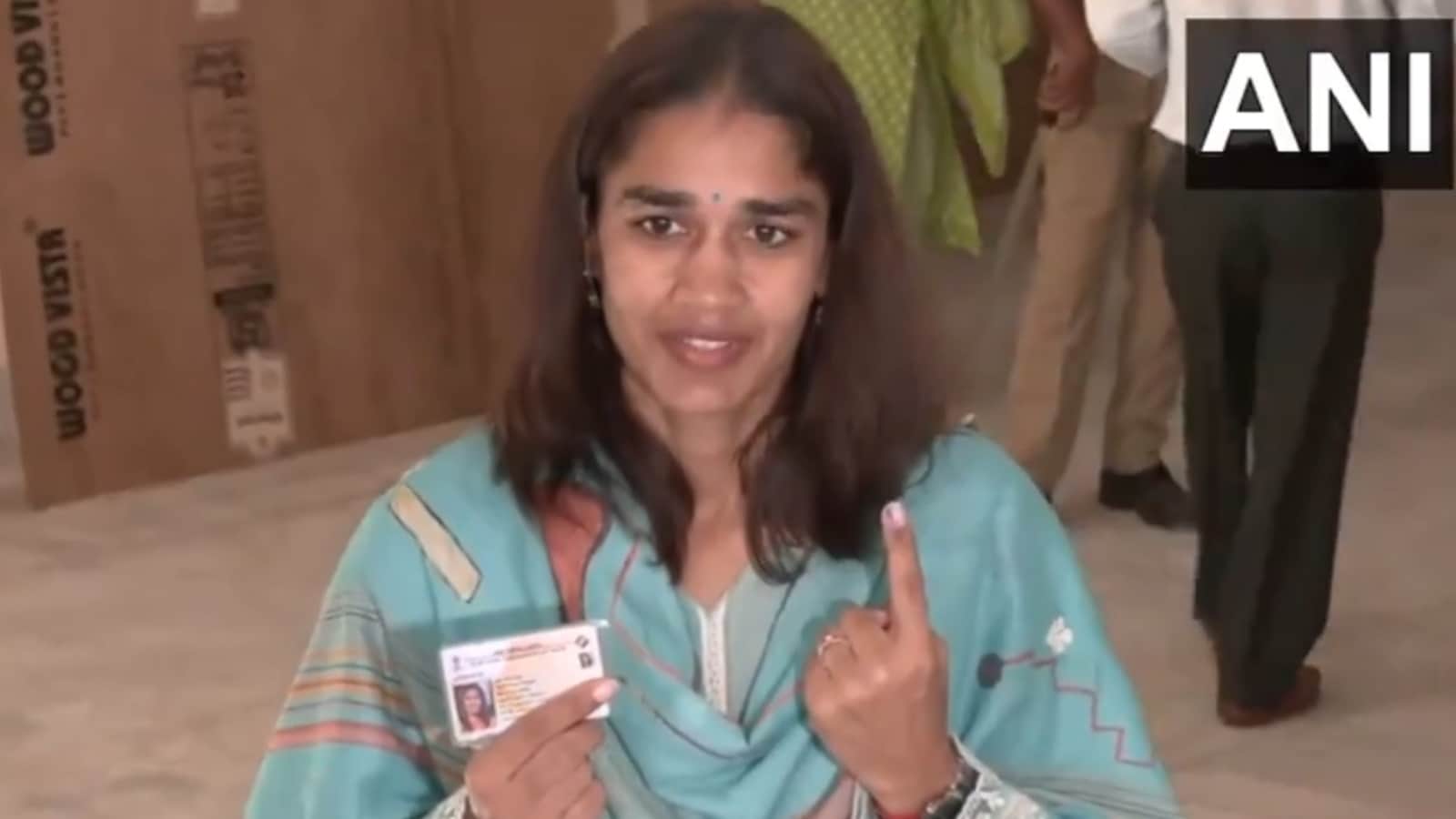 Sakshi Malik claim- Babita Phogat wanted to become WFI chief, she encouraged wrestlers to protest