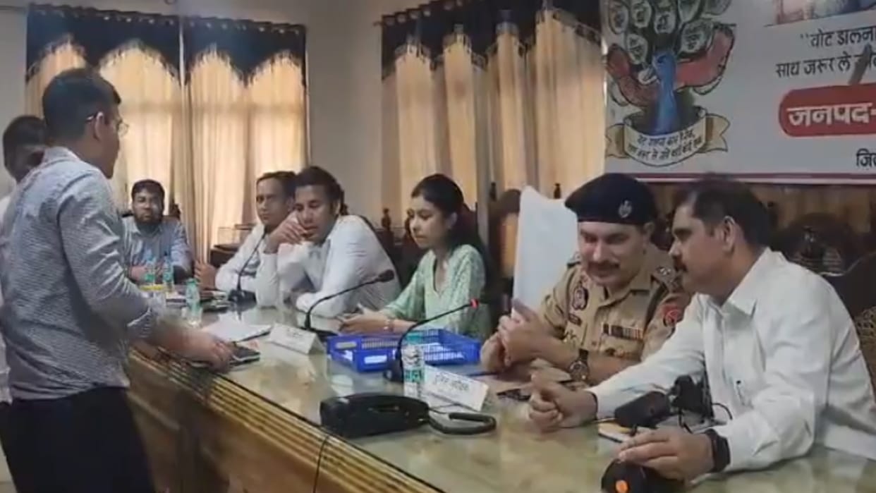 Shamli: Student of Saraswati Balika Vidya Inter College became DM for a day, got problems resolved