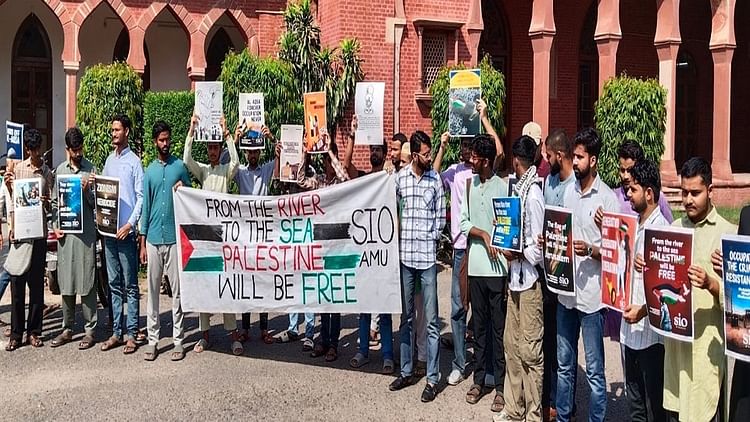 Aligarh Muslim University: फलीस्तीन के समर्थन में निकला मार्च, इस्रराइल के खिलाफ की नारेबाजी