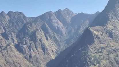 Foreign mountaineer missing Chaukhambha mountain Search operation Photo of Chaukhambha taken from Heli Chamoli