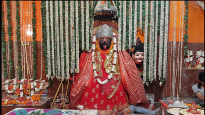 In Gorakhpur, golghar kali mandir special history powerful statue came out of earth