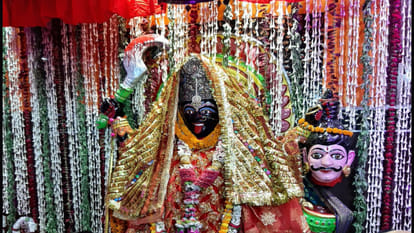 In Gorakhpur, golghar kali mandir special history powerful statue came out of earth
