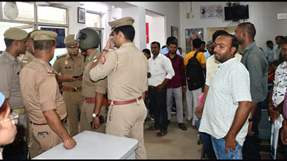 Apprehension, In Gorakhpur,  Staff beat him in front of wife, constable was hurt by this