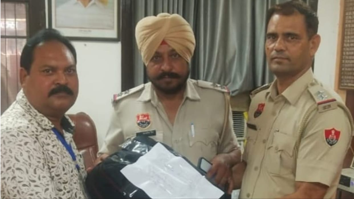 Haryana: Rs 30 lakh found in vehicle during vehicle checking, handed over to Income Tax Department