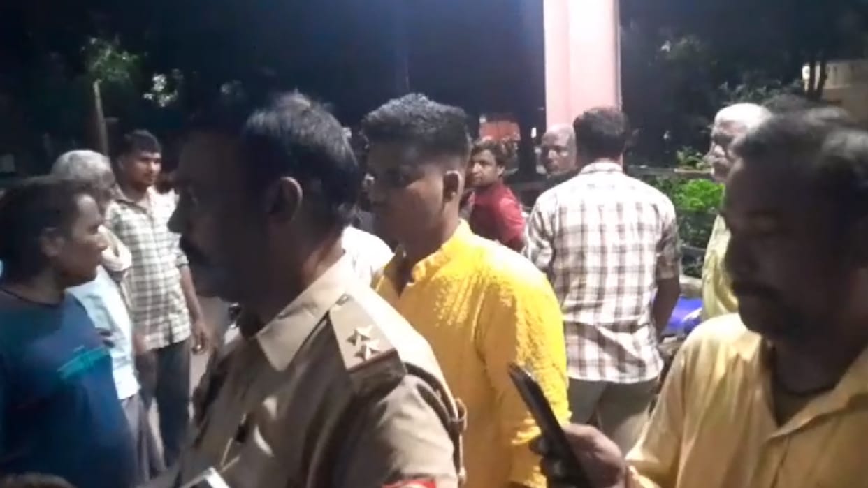 A man murdered in Gonda by his relative.