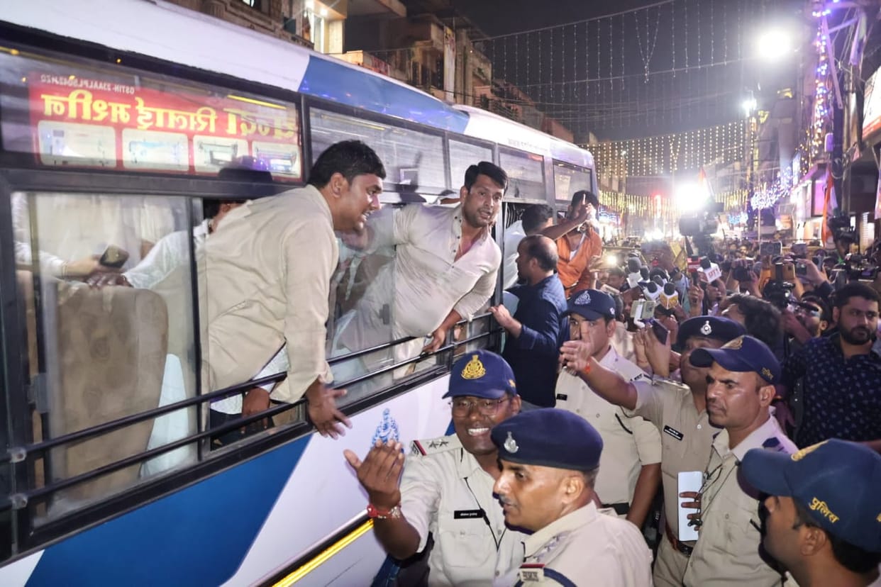 Indore: Police snatched torch, Youth Congress State President and other officials arrested in Indore.