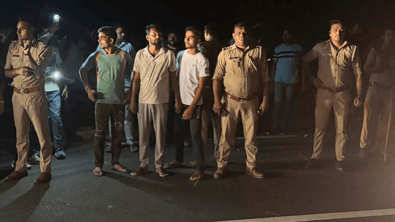 One died after two bikes hit five brothers in Khurja
