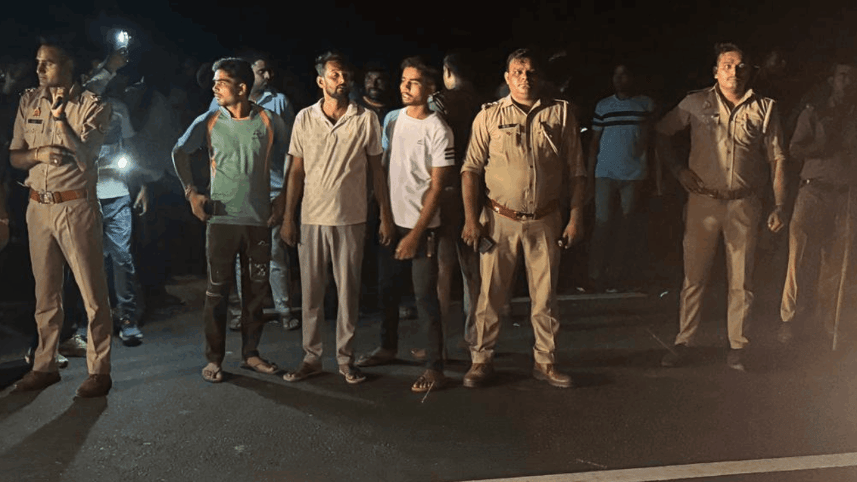 One died after two bikes hit five brothers in Khurja