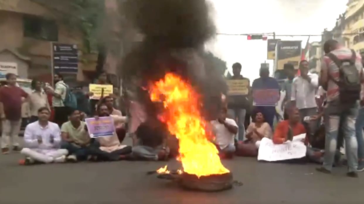 Kolkata: girl's body found in canal in South 24 Paragana, bjp hold protest for justice, news in hindi