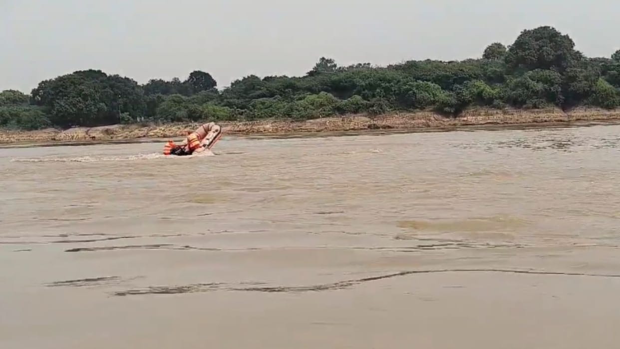 mother and daughter jumped into Ganga from Vishwasundari bridge not found even on second day