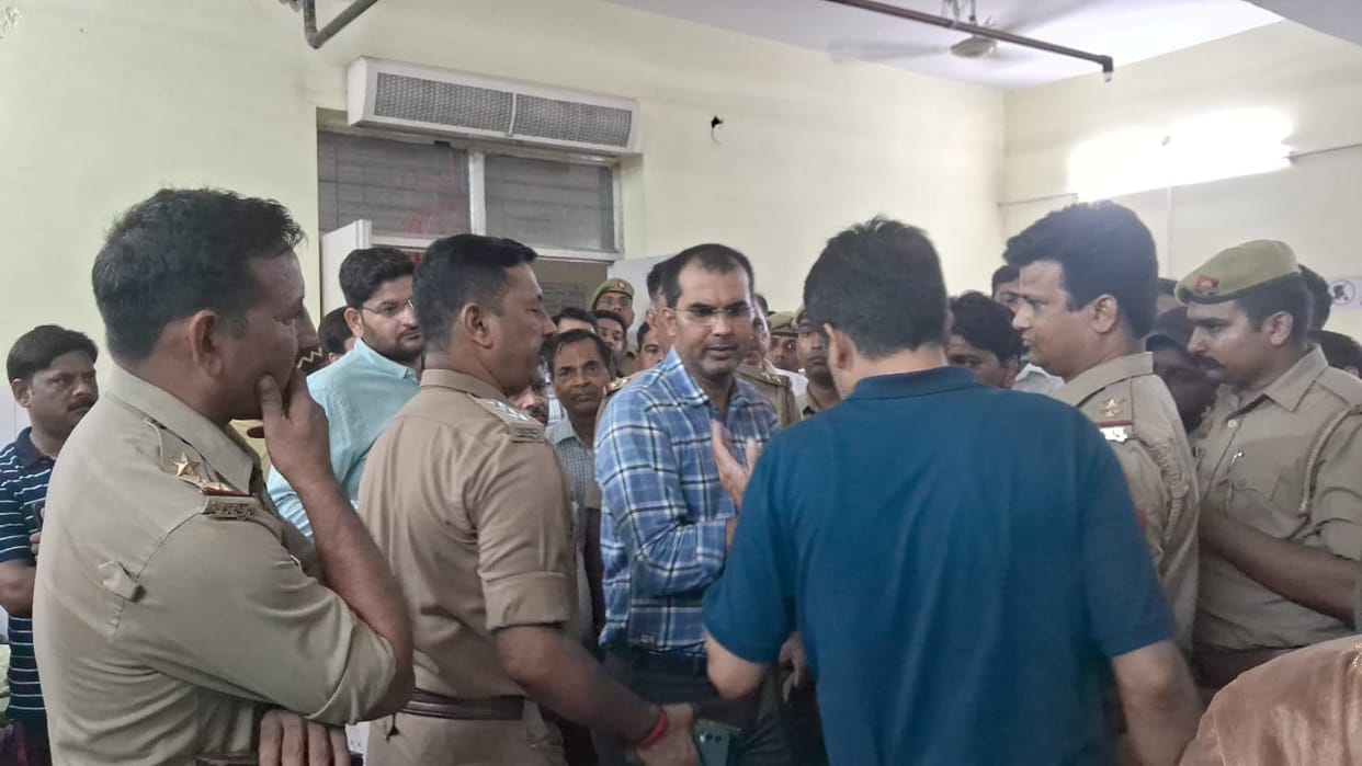 Saharanpur: Doctors beaten up in district hospital, uproar ensues, doctor staff goes on strike for four hours