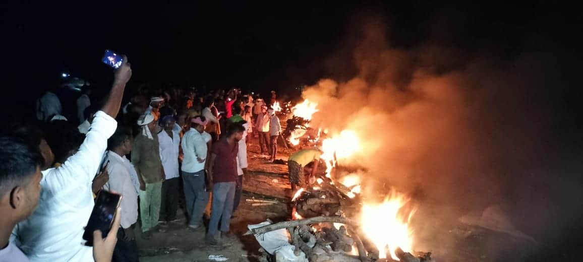Mirzapur Road accident Truck collides with tractor Ten workers die in the accident IN UP NEWS HINDI