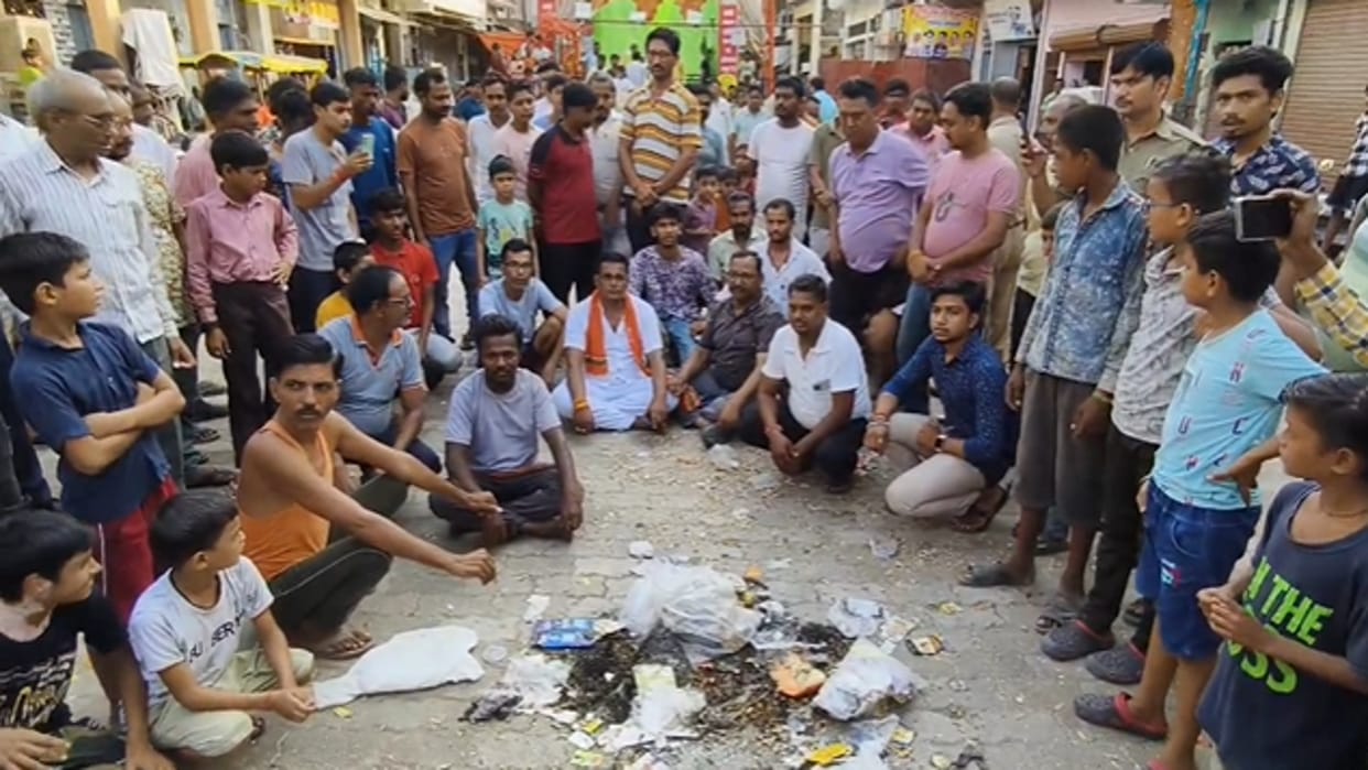 Ramlila Committee started protest against the chairman, accused of not cleaning
