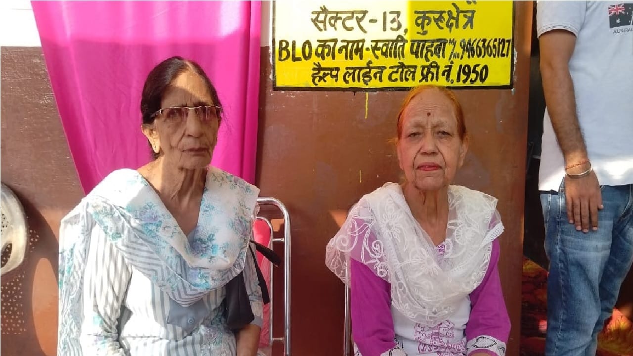 Assembly Election Photos: Elderly people in Haryana are excited about voting, see the pictures of the festival