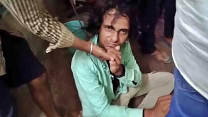 पकड़ा गया बैंक में घुसा बदमाश।