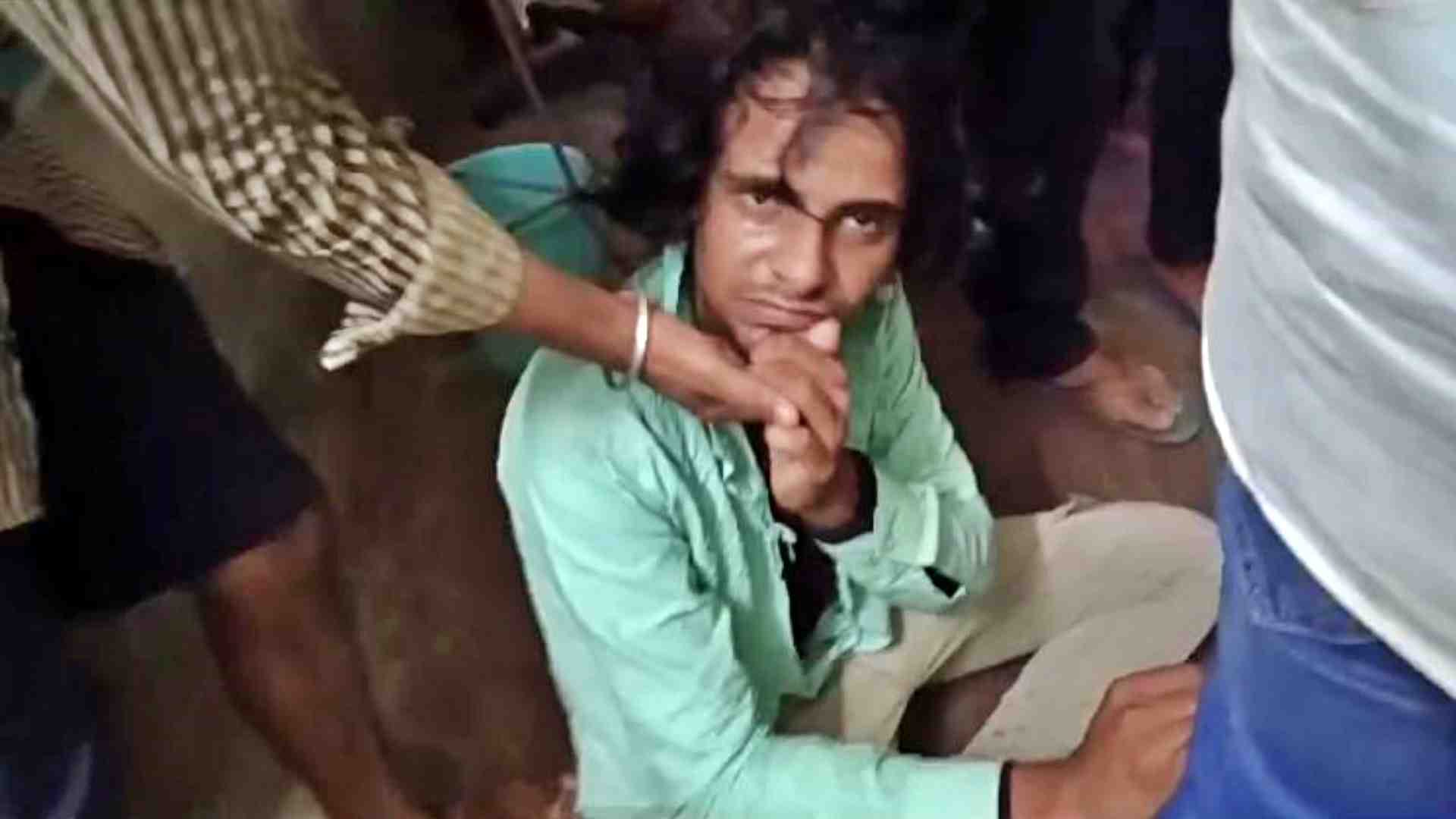 पकड़ा गया बैंक में घुसा बदमाश।