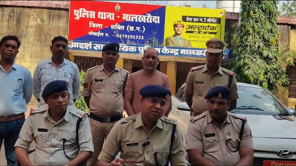 Fraud in name of providing jobs by opening fake SBI bank in Sakti one mastermind arrested in Sakti