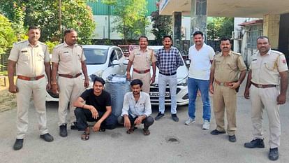 Chittorgarh News: डोडा चूरा से भरे वाहन को एस्कोर्ट कर रही थी कार, पिस्तौल और मैगजीन भी बरामद, दो गिरफ्तार Chittorgarh News: Sadar police arrested two for drug smuggling