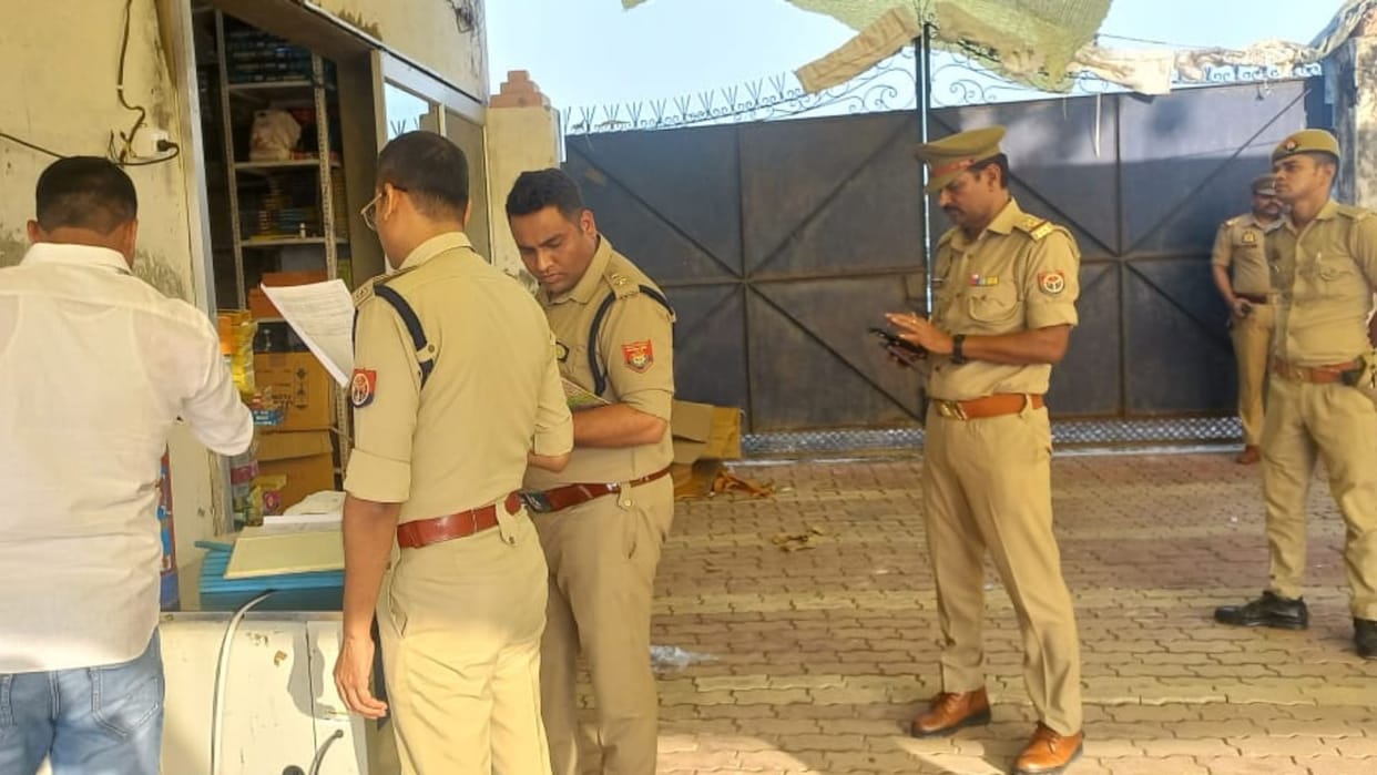 Varanasi police seized firecrackers worth 2 crore rupees sealed warehouse and FIR against two people