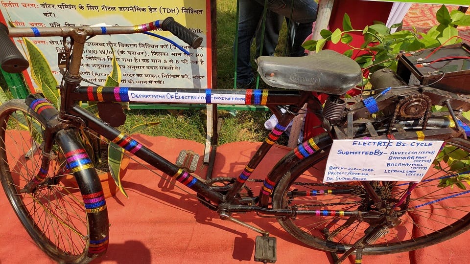 B.Tech final year students innovated with battery and DC motor on old bicycle in pantnagar