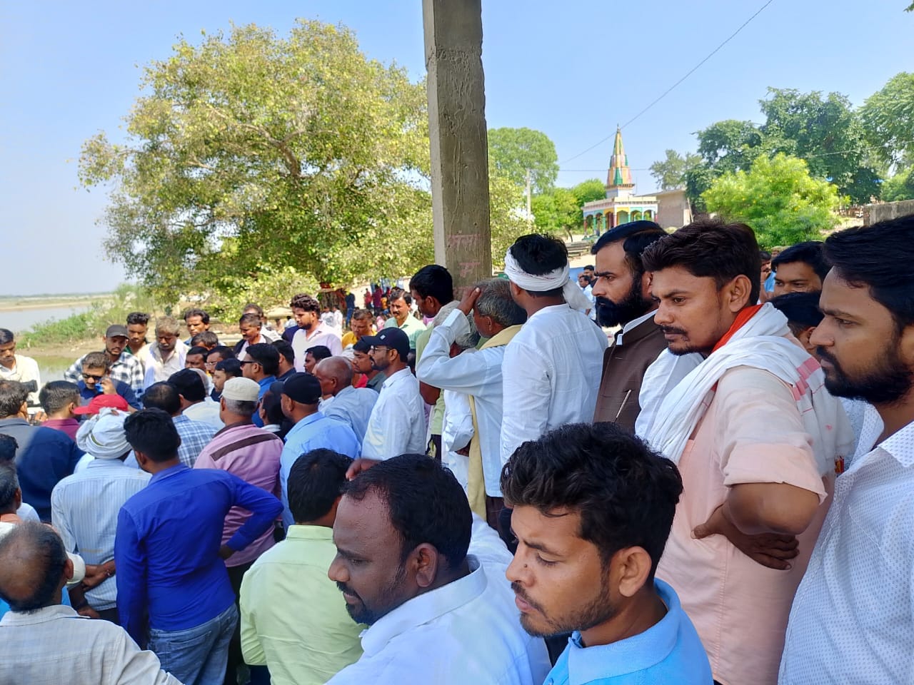 Teacher and his family cremated in Golaghat in Raebareli.