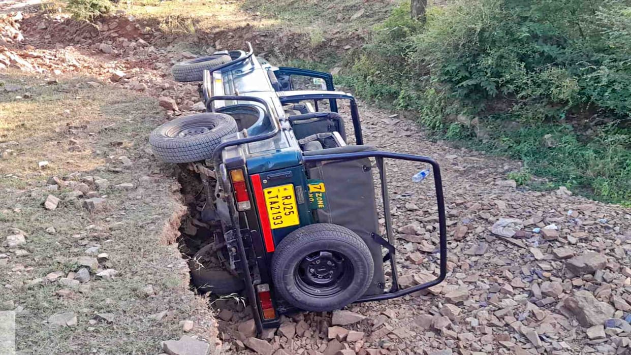 Sawai Madhopur: Four foreign tourists injured after a gypsy overturned in Ranthambore National Park