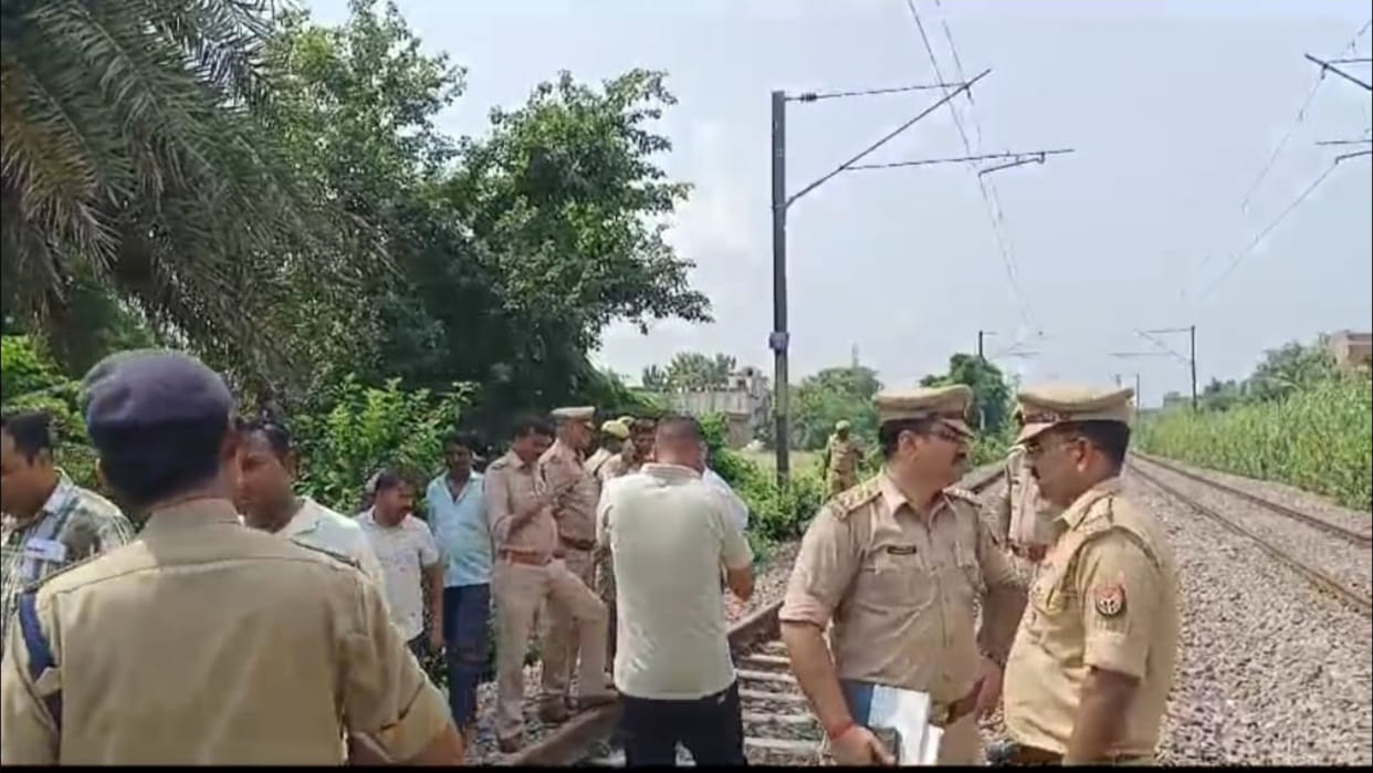Sabarmati Express got entangled due to bicycle falling on railway track in Sant Kabir Nagar, accident averted