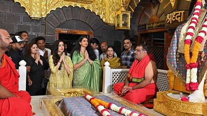 Stree 2 Actress Shraddha Kapoor Visits Shirdi Sai Baba Mandir as Films Completes 50 Day Theatre