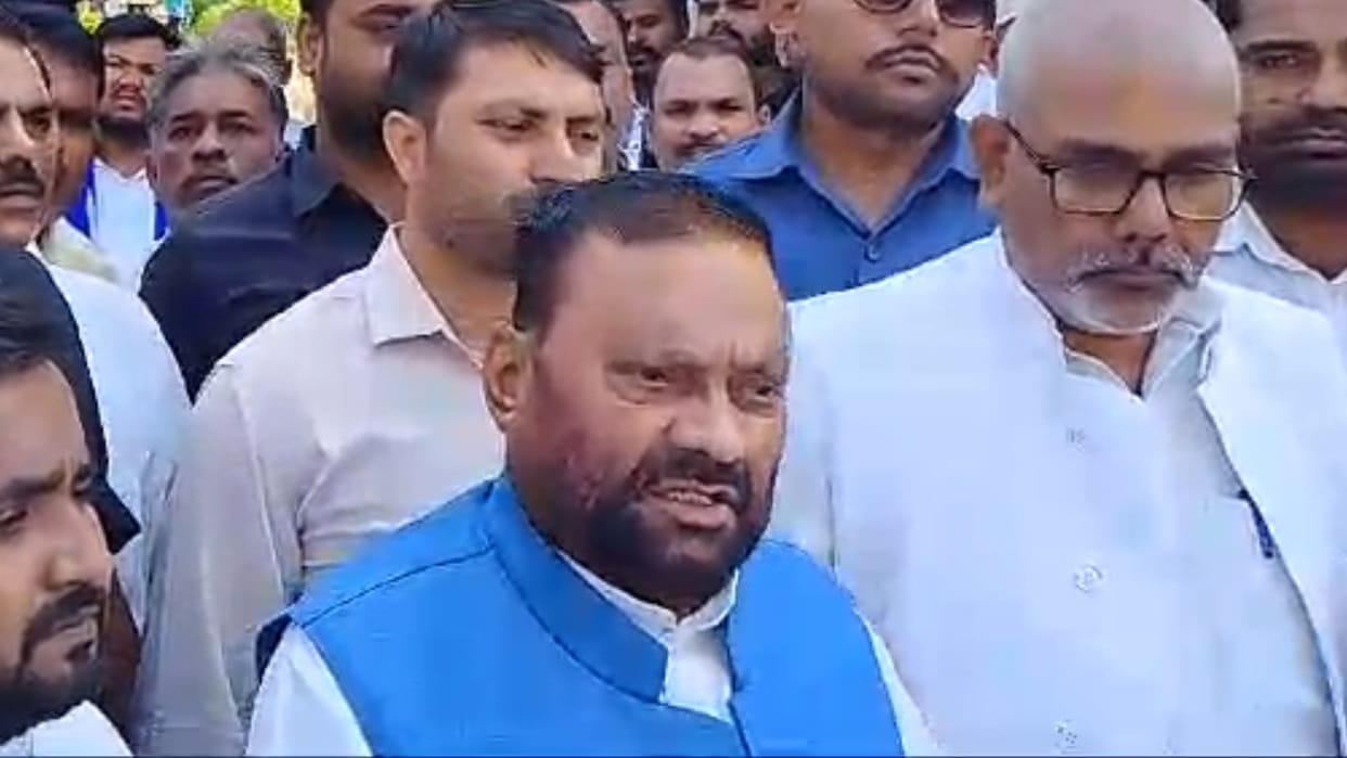 Amethi Murder case: Swami Prasad Maurya in cremation of teacher in Raebareli.