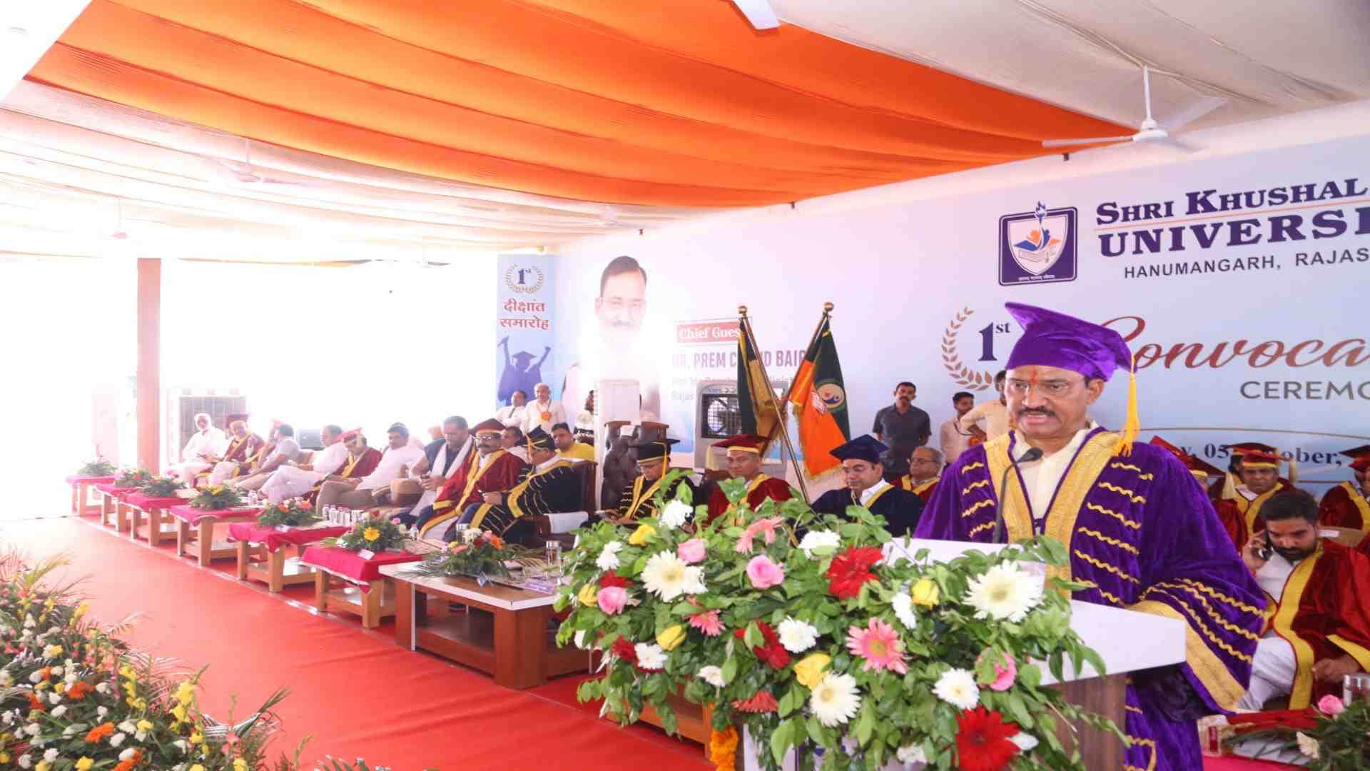 दीक्षांत समारोह में प्रेमचंद बैरवा।