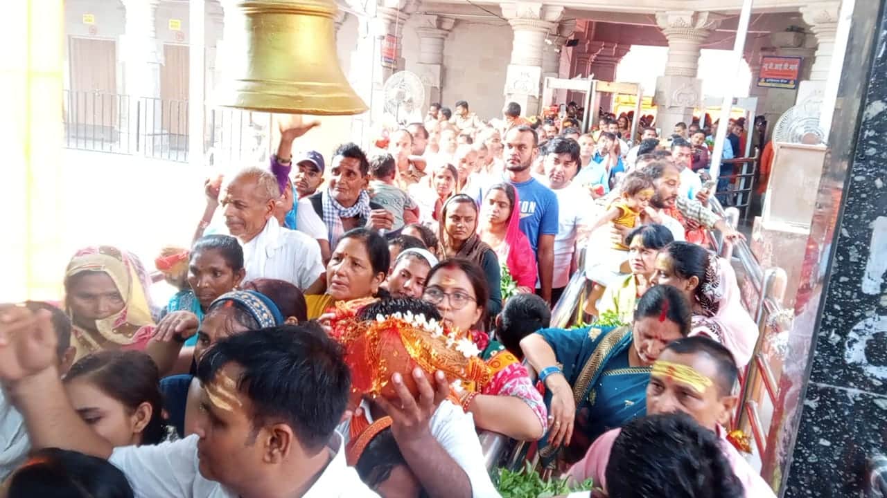 Navratri Third Day celebrated devotees in vindhyachal dham mirzapur see photos
