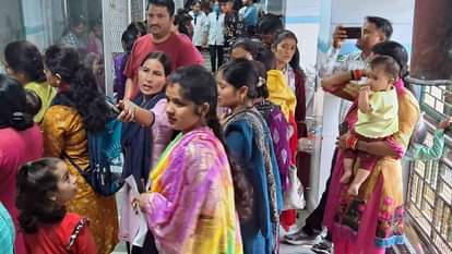 अस्पताल पहुंची महिलाएं