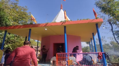 शोपियां का अर्धनारीश्वर मंदिर...
